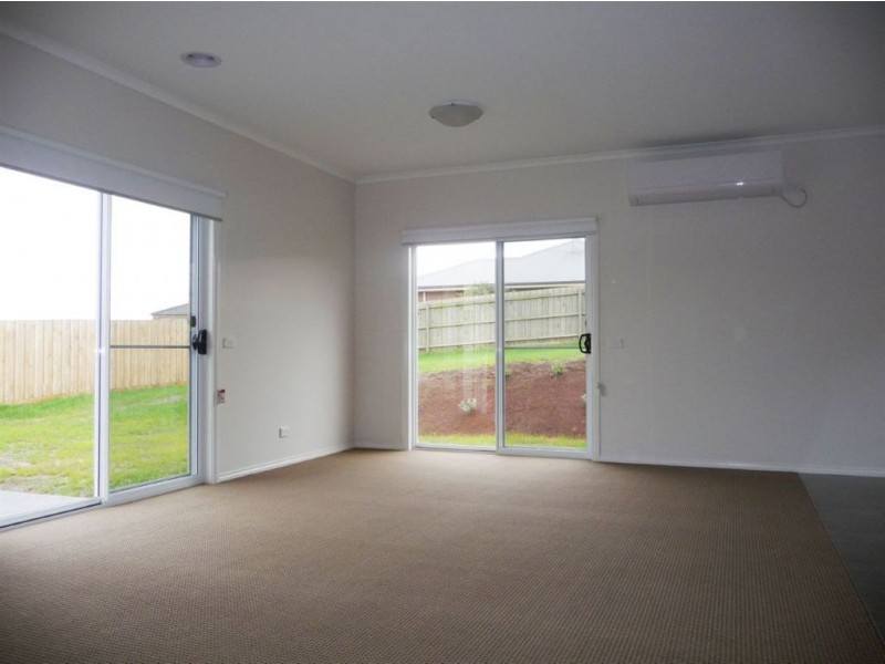 22 Shae Crescent, Drouin VIC 3818