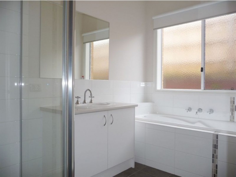 22 Shae Crescent, Drouin VIC 3818