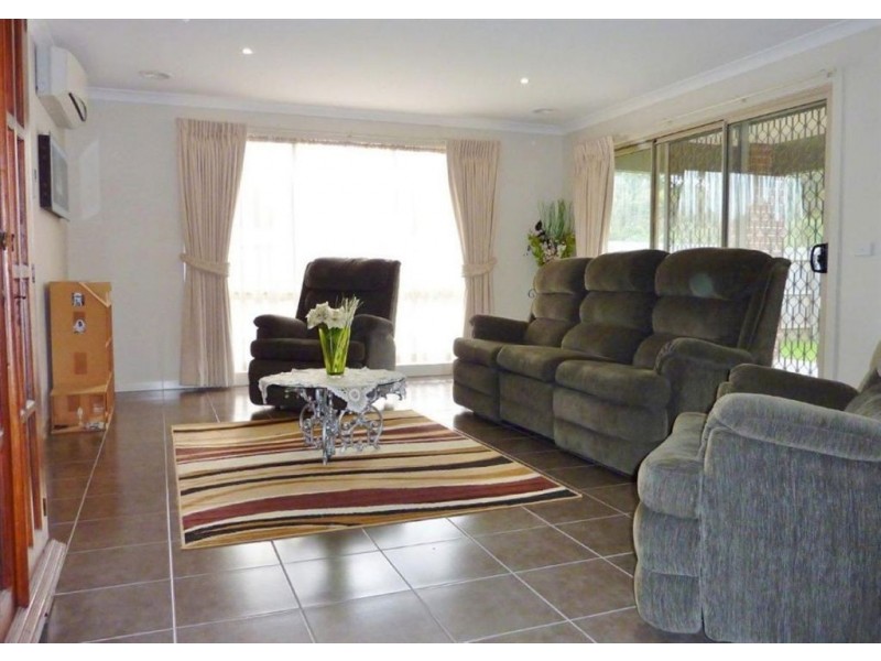 5 Jane Court, Drouin VIC 3818