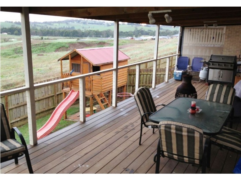 33 Walker Drive, Drouin VIC 3818