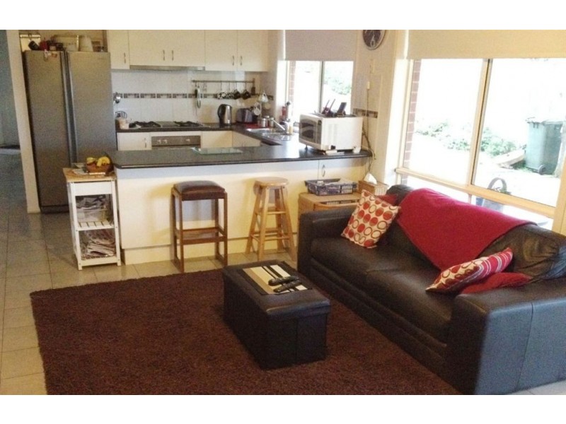 33 Walker Drive, Drouin VIC 3818