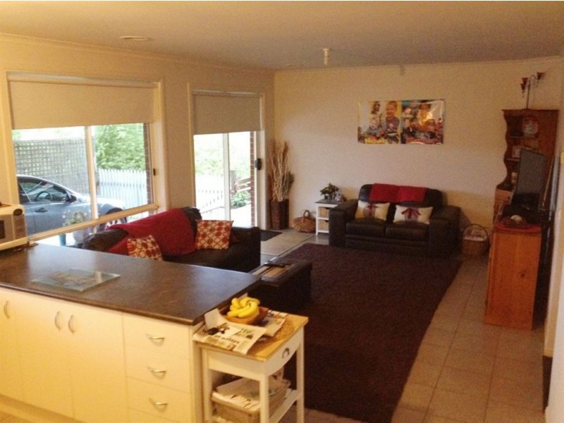 33 Walker Drive, Drouin VIC 3818