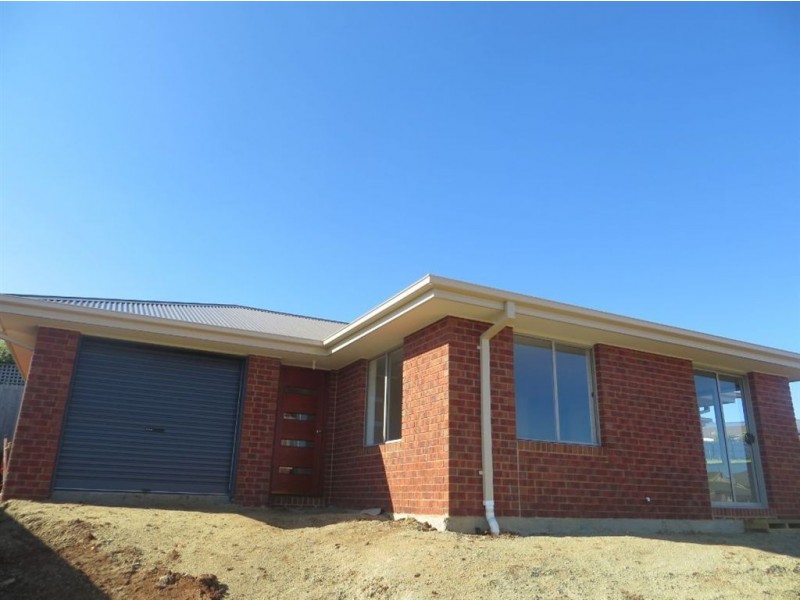 62 Cook Street, Drouin VIC 3818