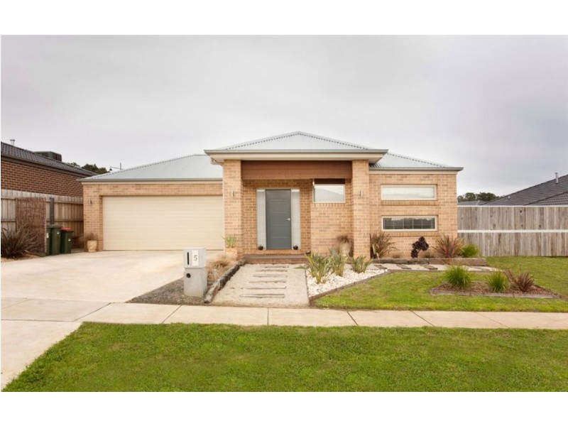 5 Greyfriars Way, Drouin VIC 3818