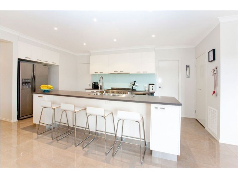 5 Greyfriars Way, Drouin VIC 3818