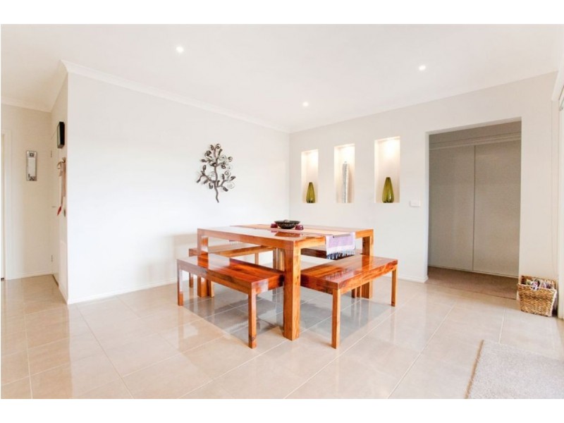 5 Greyfriars Way, Drouin VIC 3818