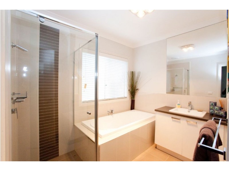 5 Greyfriars Way, Drouin VIC 3818