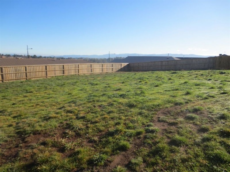 2 Penfold Place, Drouin VIC 3818