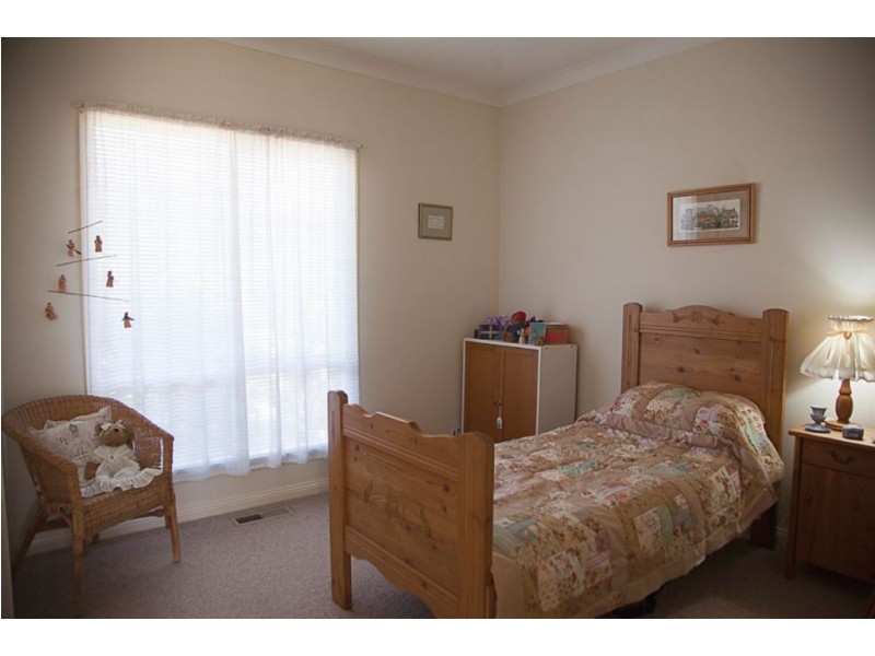 9 Hague Court, Drouin VIC 3818