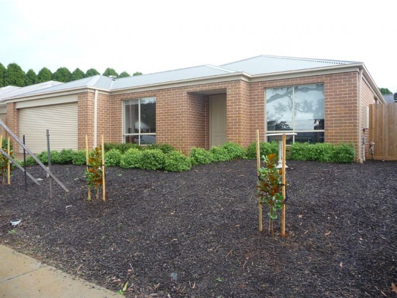 101 McNeilly Road, Drouin VIC 3818