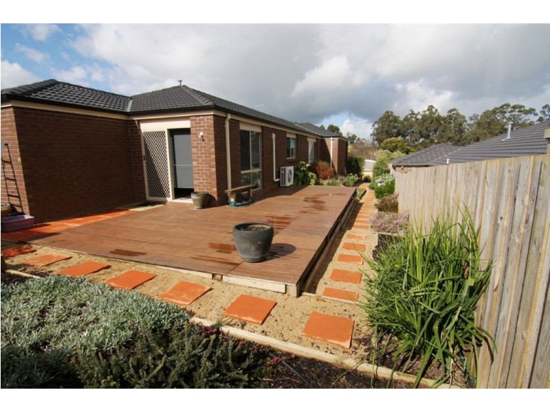 17 Holland Street, Drouin VIC 3818