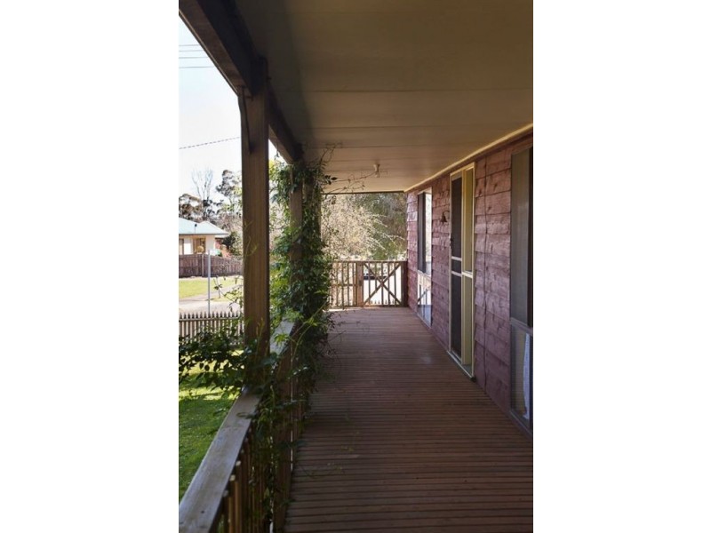 6 Boronia Street, Drouin VIC 3818