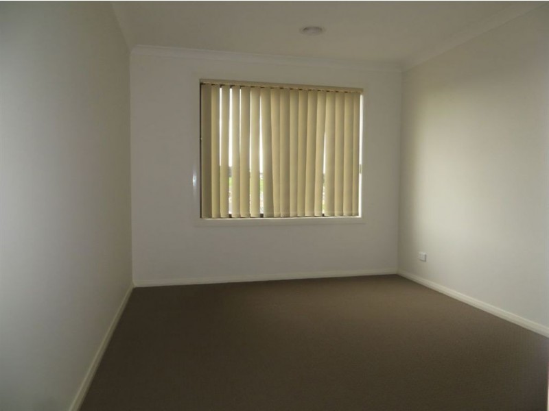 30 Hatfield Drive, Drouin VIC 3818