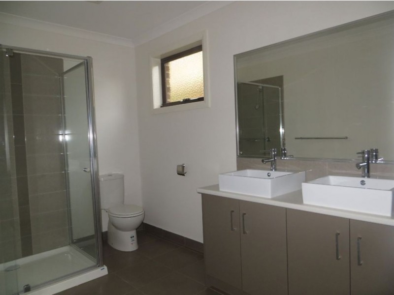 30 Hatfield Drive, Drouin VIC 3818