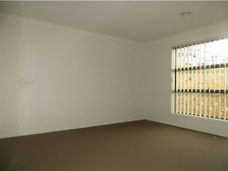 30 Hatfield Drive, Drouin VIC 3818