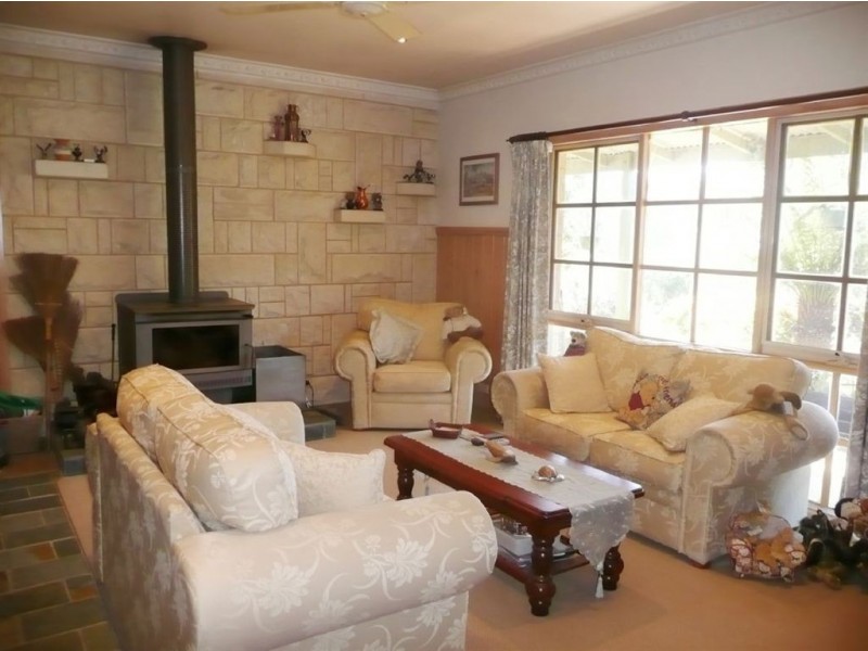 15 Sherwood Court, Drouin VIC 3818