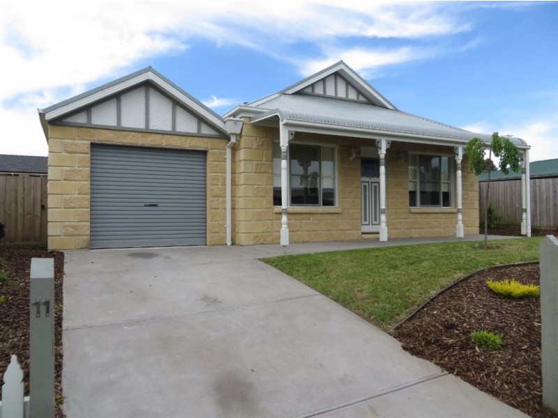 11 Holland Street, Drouin VIC 3818