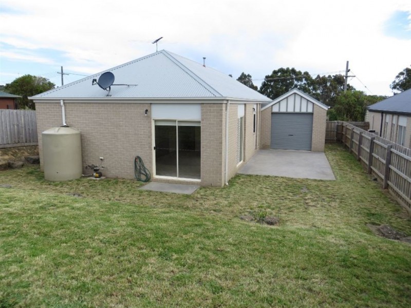 11 Holland Street, Drouin VIC 3818