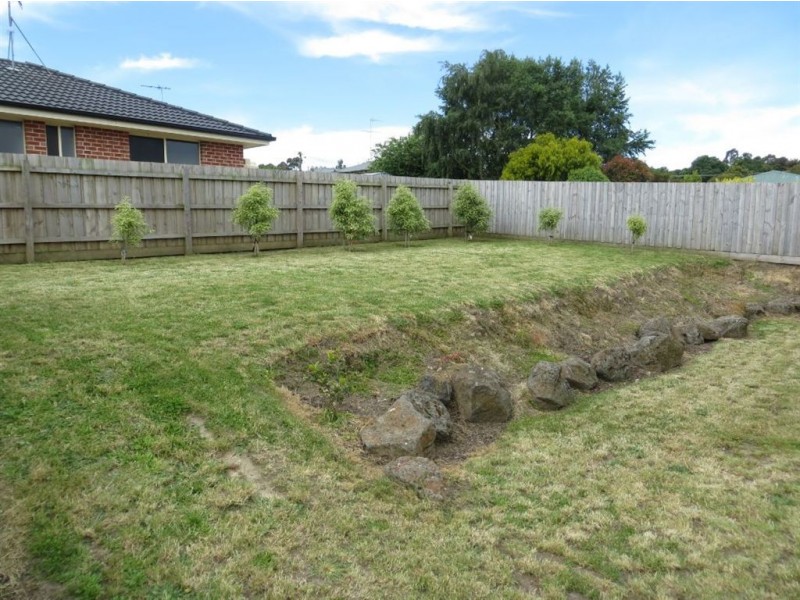 11 Holland Street, Drouin VIC 3818