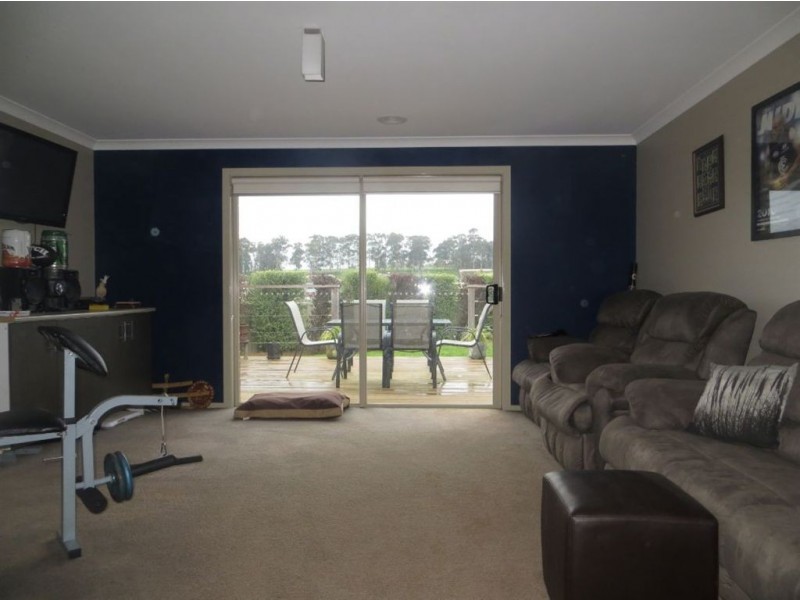 9 Lakeside Court, Drouin VIC 3818