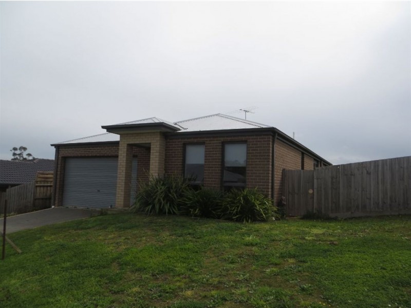 53 Springwater Drive, Drouin VIC 3818
