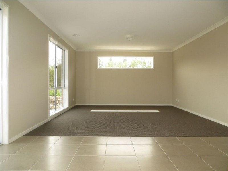 34 Jamescott Drive, Drouin VIC 3818