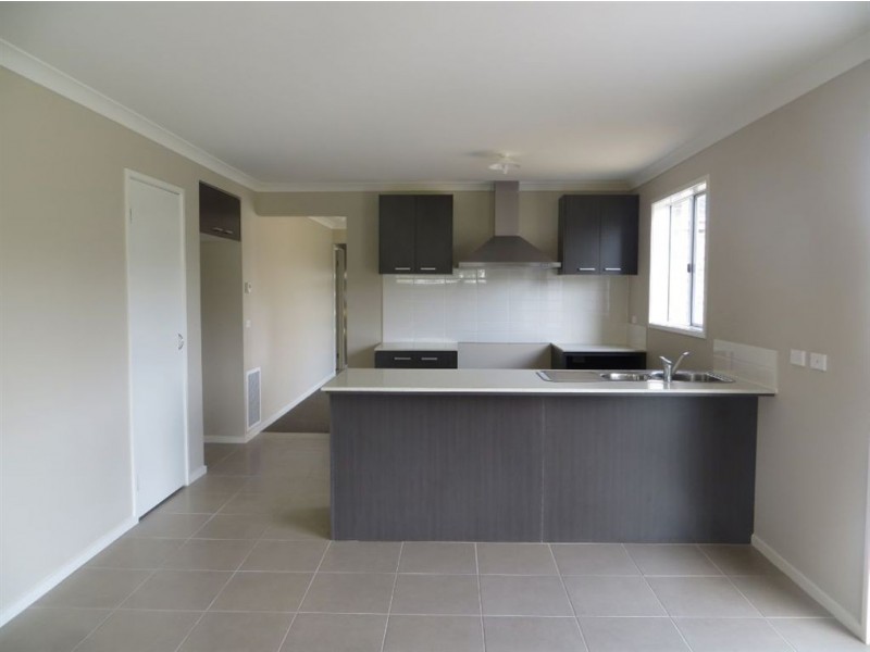 34 Jamescott Drive, Drouin VIC 3818