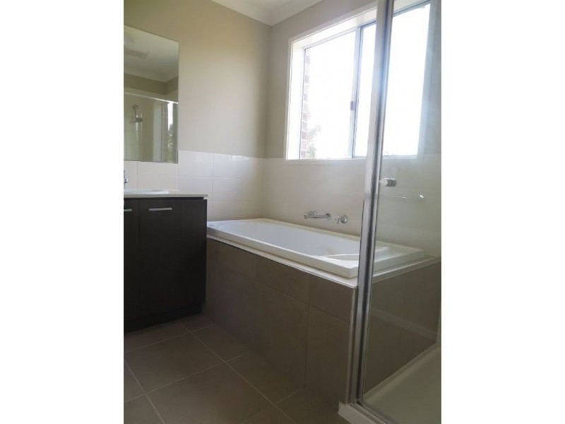 34 Jamescott Drive, Drouin VIC 3818