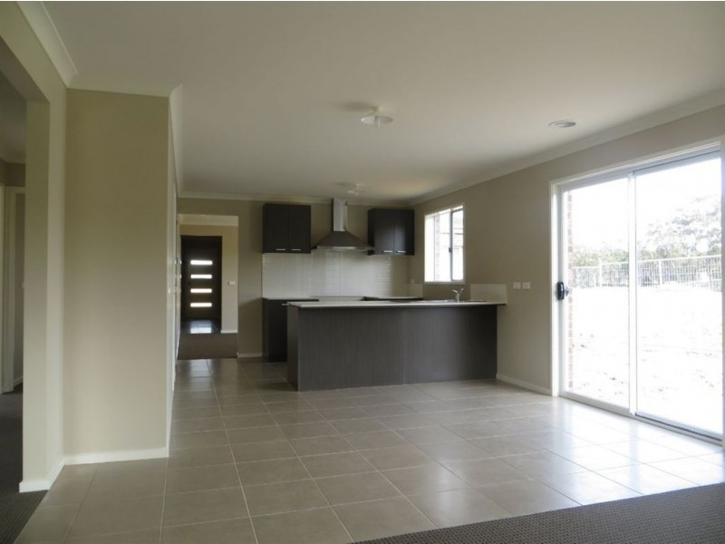 34 Jamescott Drive, Drouin VIC 3818