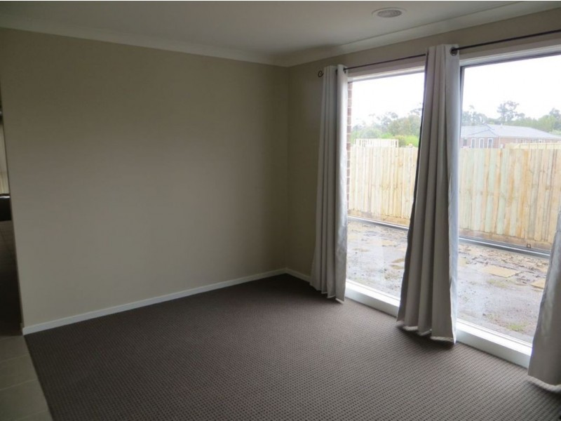 7 Dot Court, Drouin VIC 3818