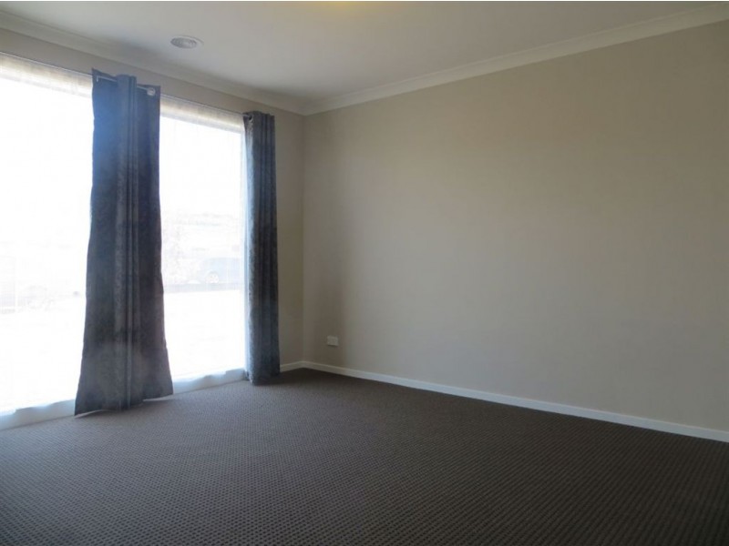 7 Dot Court, Drouin VIC 3818