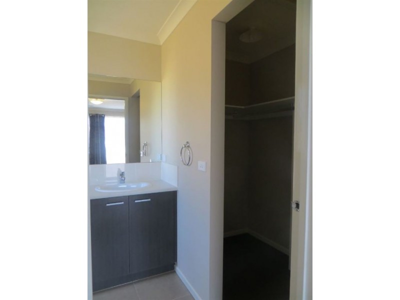 7 Dot Court, Drouin VIC 3818