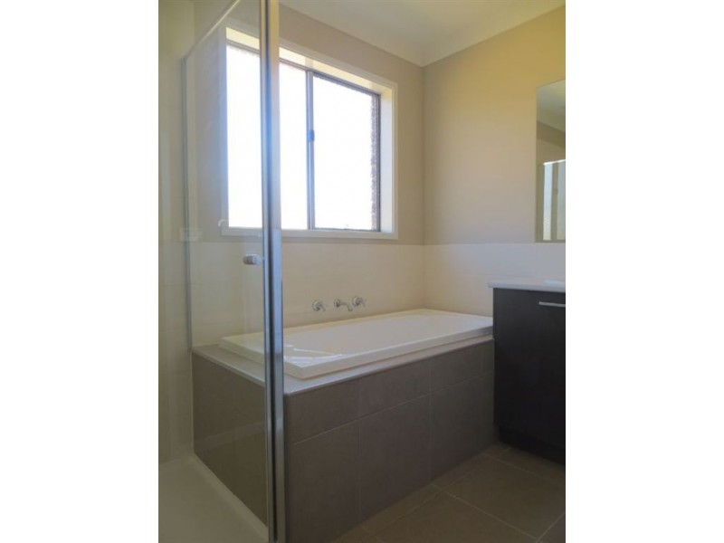 7 Dot Court, Drouin VIC 3818