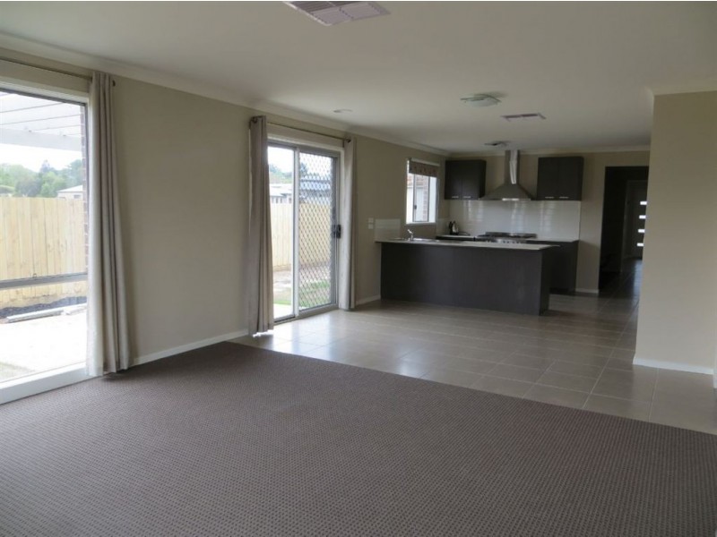 7 Dot Court, Drouin VIC 3818