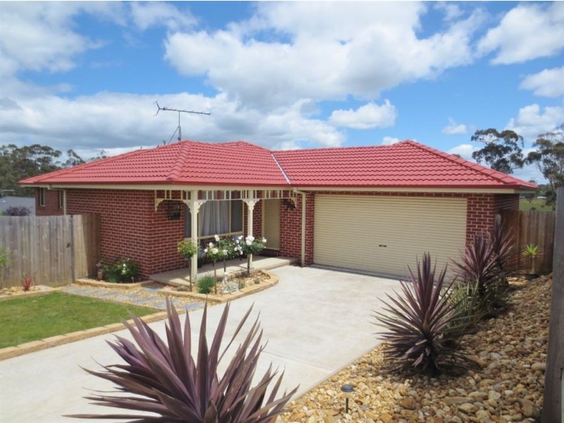 12 Richie Court, Drouin VIC 3818