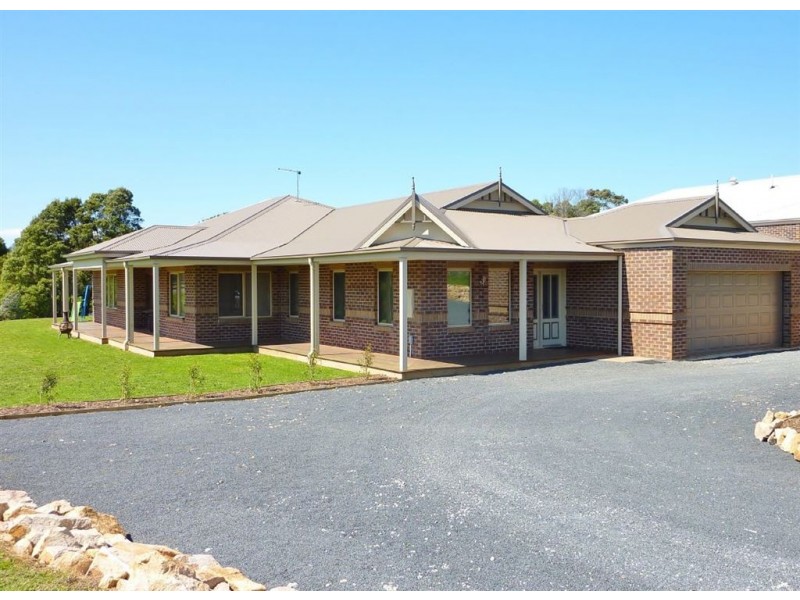 8 Settlers Rise, Drouin VIC 3818