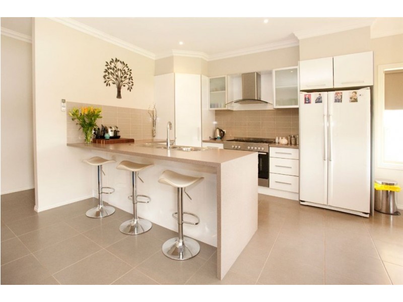 8 Settlers Rise, Drouin VIC 3818