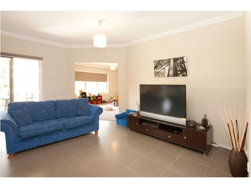 8 Settlers Rise, Drouin VIC 3818
