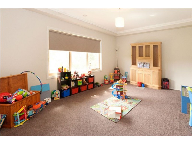 8 Settlers Rise, Drouin VIC 3818