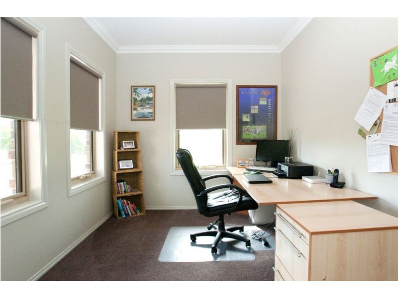 8 Settlers Rise, Drouin VIC 3818