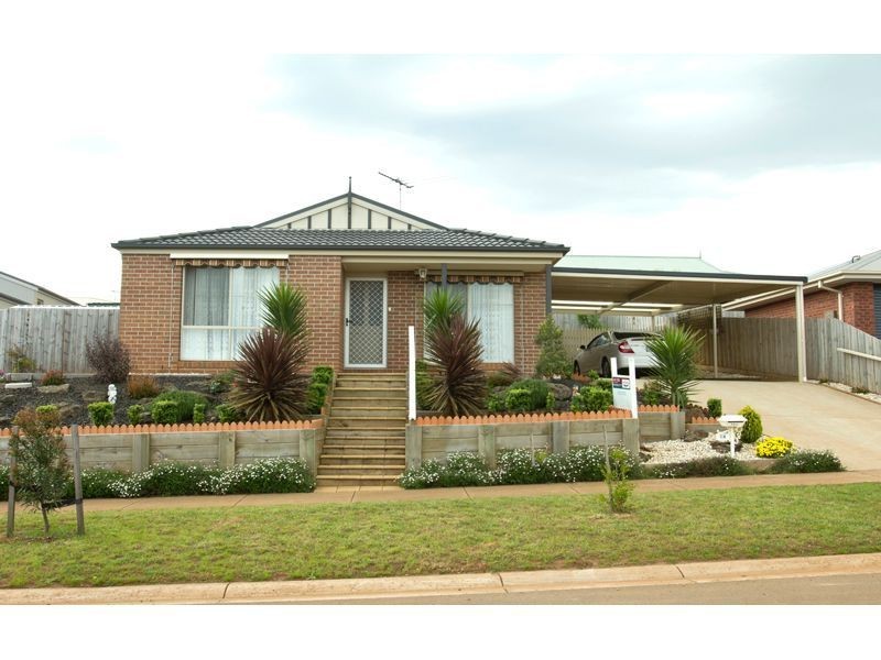 14 Emma Close, Drouin VIC 3818