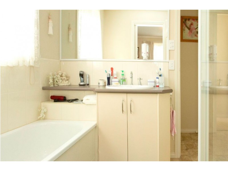 14 Emma Close, Drouin VIC 3818