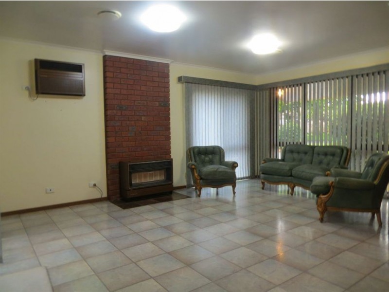 12 Lindsay Street, Drouin VIC 3818