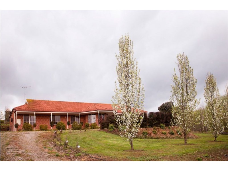 8 Green Valley Drive, Drouin VIC 3818