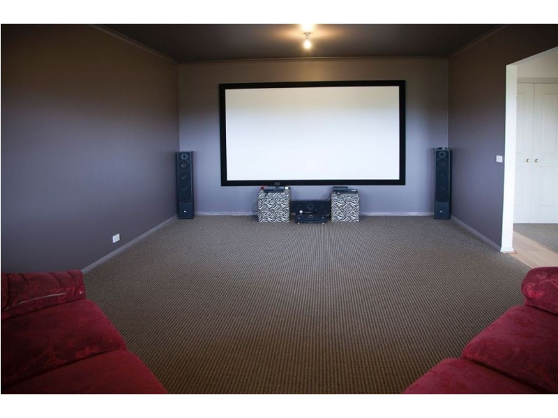 8 Green Valley Drive, Drouin VIC 3818