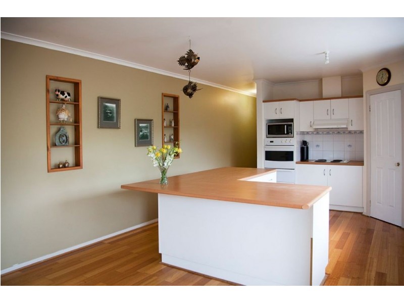 8 Green Valley Drive, Drouin VIC 3818