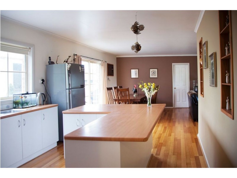 8 Green Valley Drive, Drouin VIC 3818