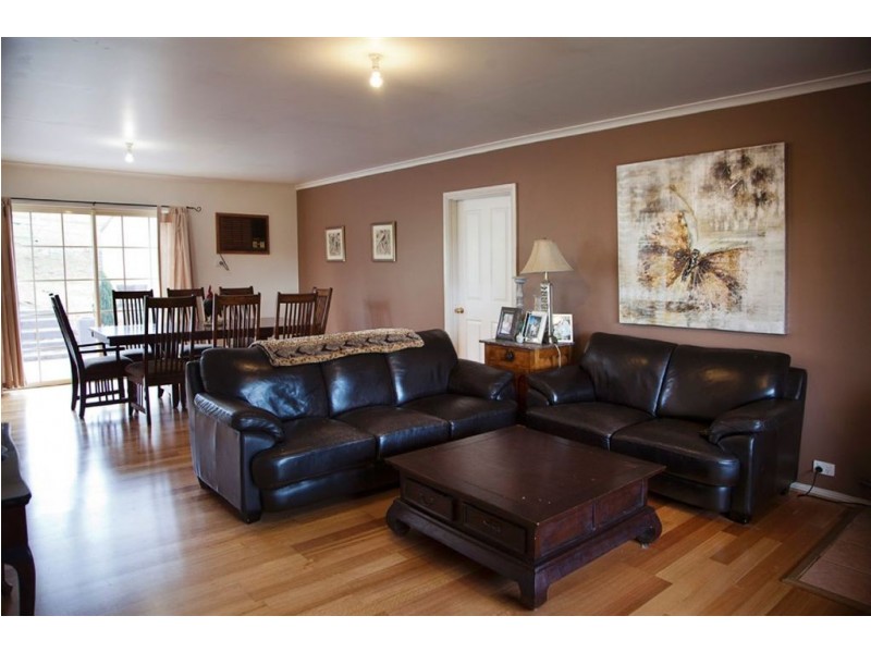 8 Green Valley Drive, Drouin VIC 3818