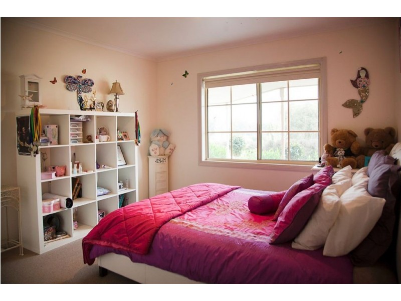 8 Green Valley Drive, Drouin VIC 3818