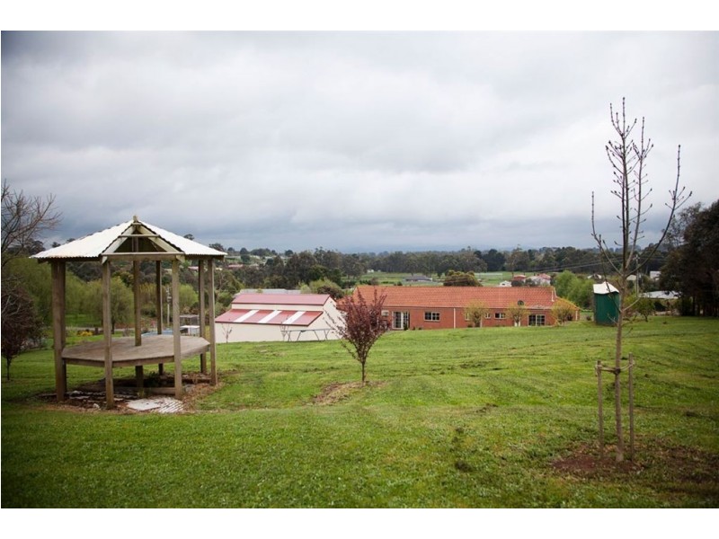 8 Green Valley Drive, Drouin VIC 3818